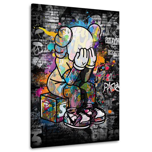 Bunte Figur im Graffiti Pop Art Stil vor Ziegelwand Wandbild Kunstwerk