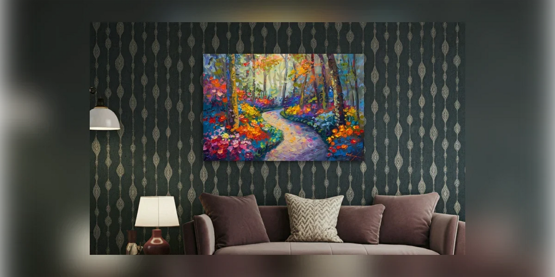 Wandbild eines bunten Wegs durch den Herbstwald über einem Sofa (Raumvisualisierung)