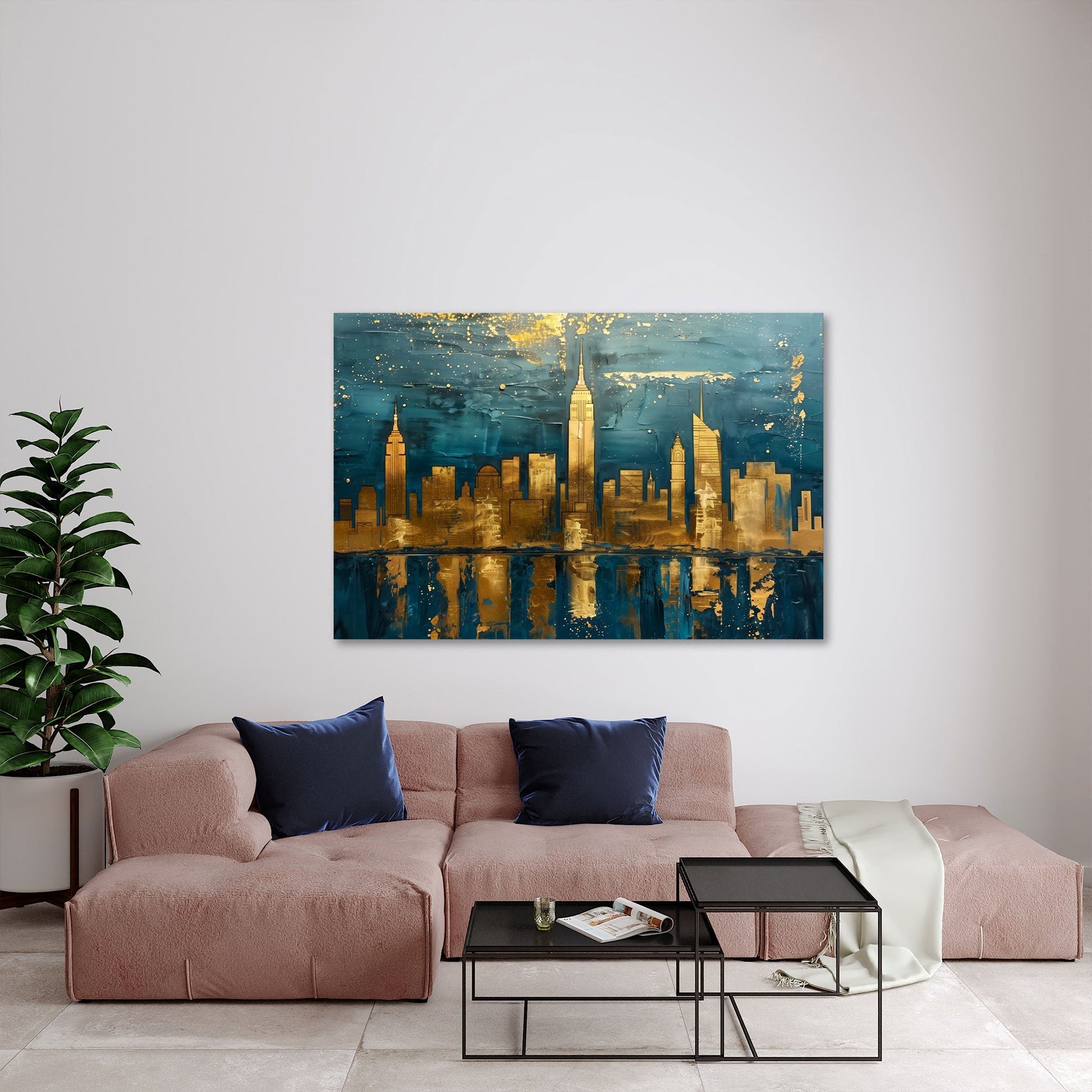 Skyline Wandbild in Gold und Türkis über der Couch im Wohnzimmer