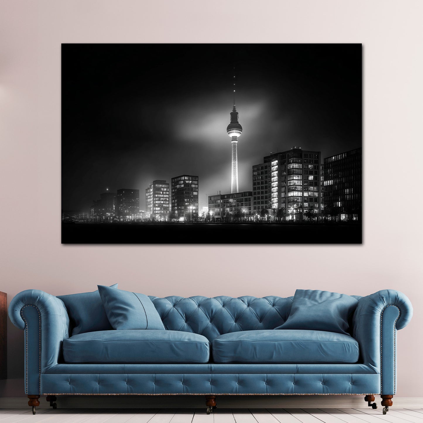 Berlin Skyline leuchtende Stadtlichter mit Fernsehturm Wandbild