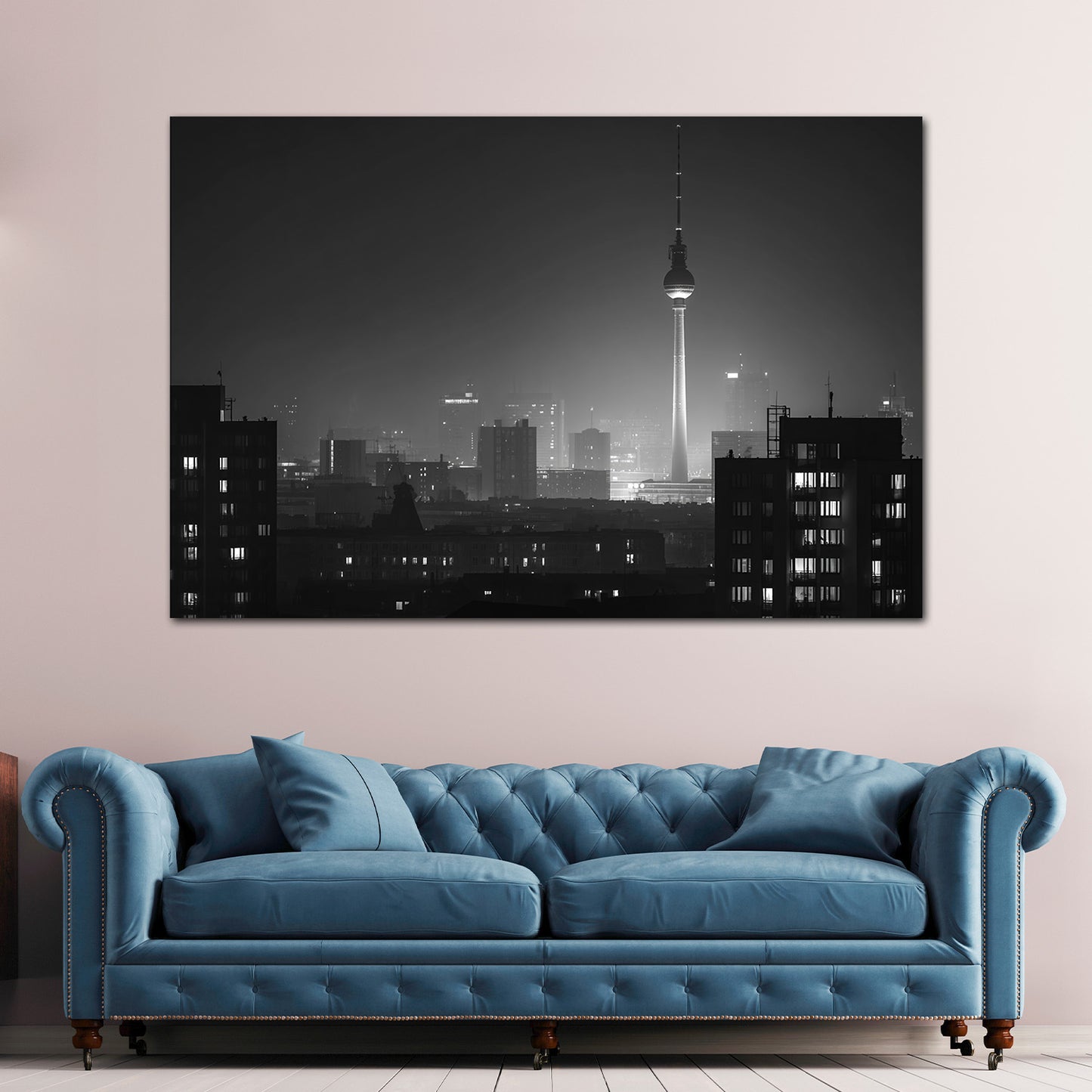 Berlin Skyline Fernsehturm im Lichtschein Wandbild