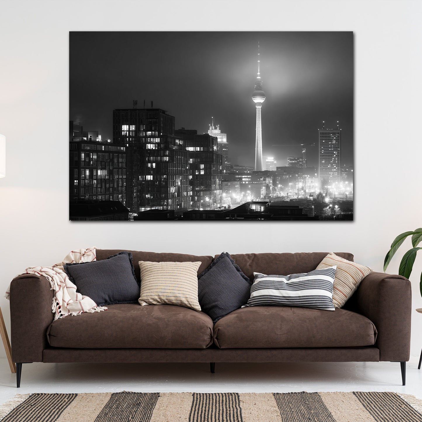 Berlin Skyline leuchtende Stadtlichter mit Fernsehturm Wandbild