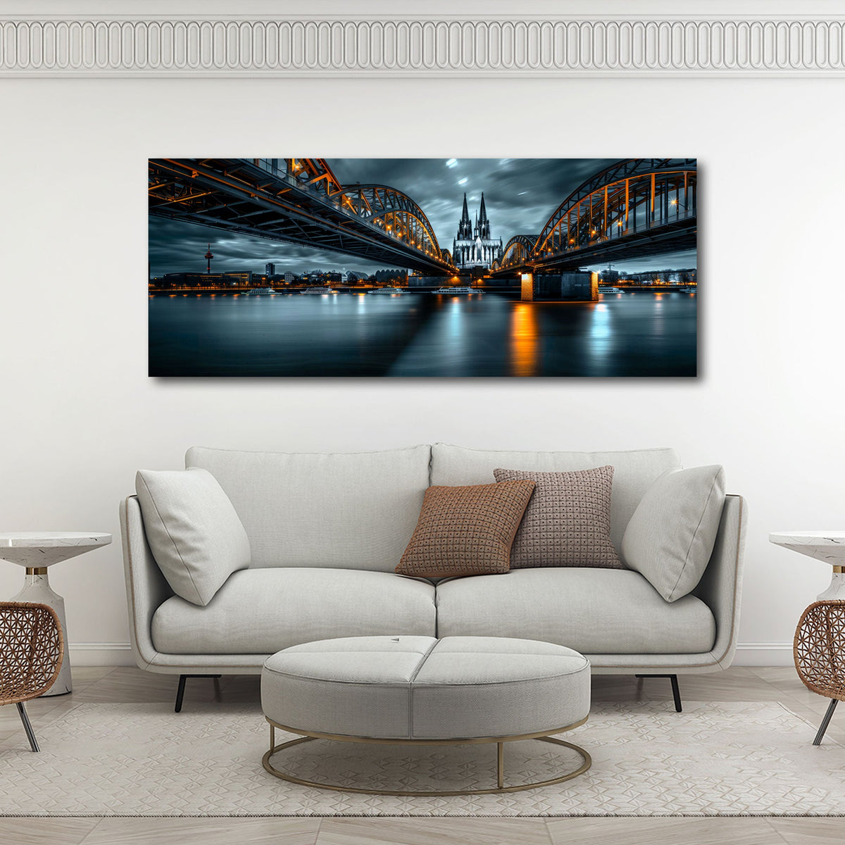 Breites Städte Wandbild über dem Sofa im Wohnzimmer