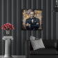 Quadratisches Film Wandbild im Wohnraum über dem Sideboard