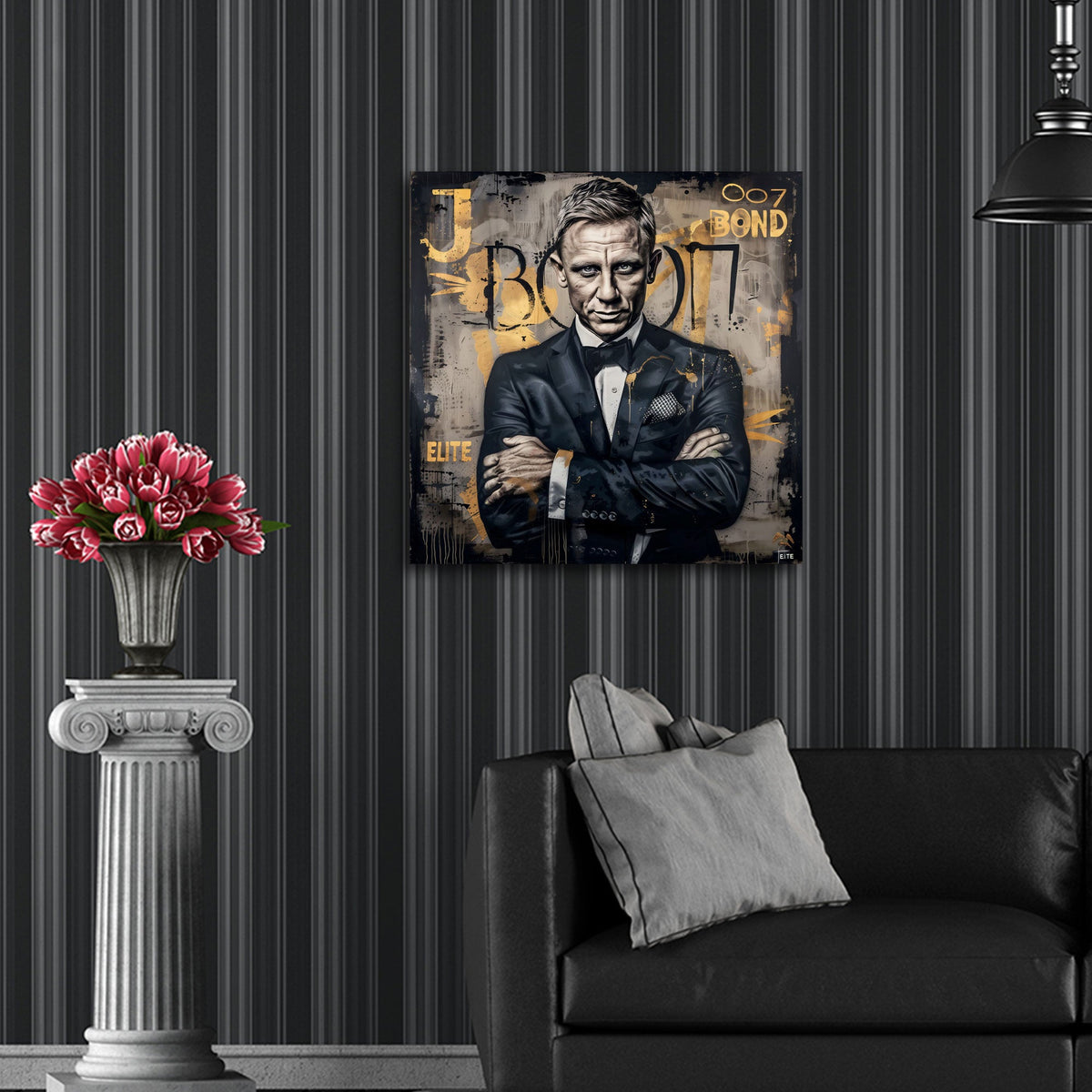 Quadratisches Film Wandbild im Wohnraum über dem Sideboard