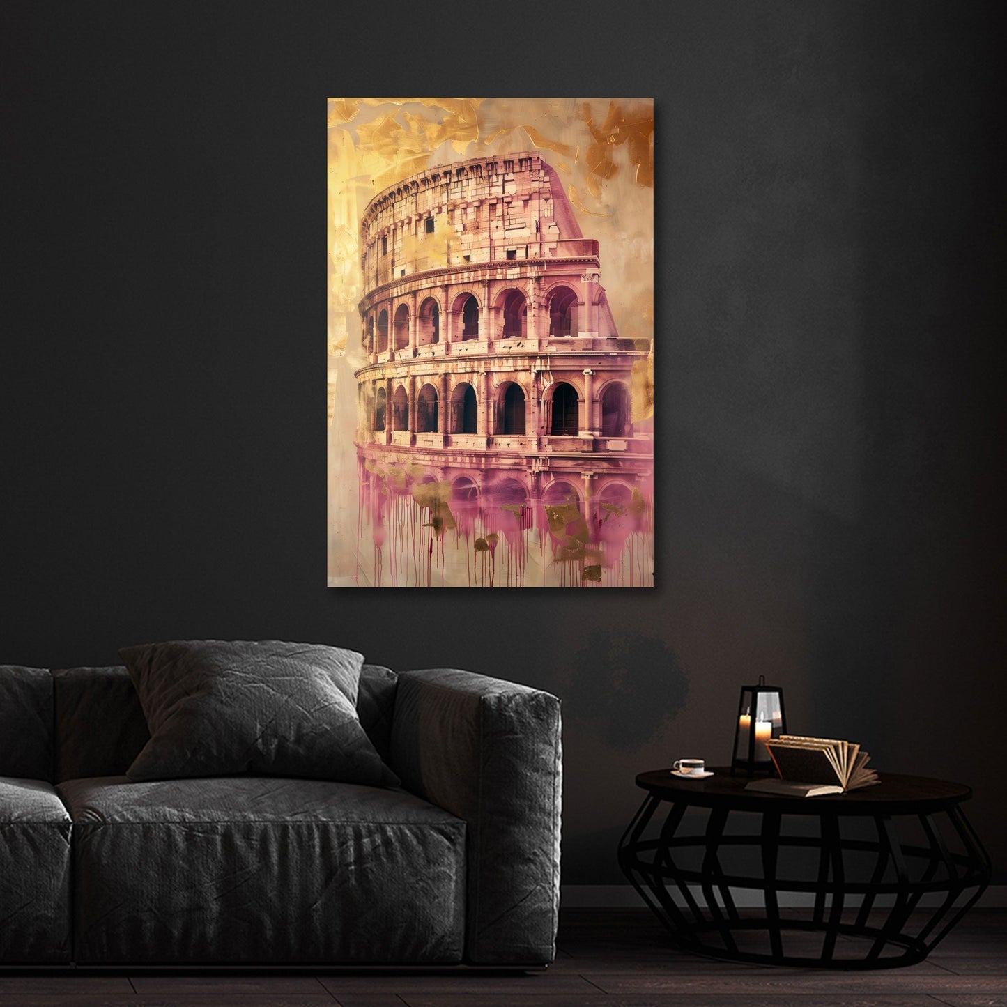 Kolosseum Wandbild in Gold und Rosa über dem Sofa im Wohnzimmer