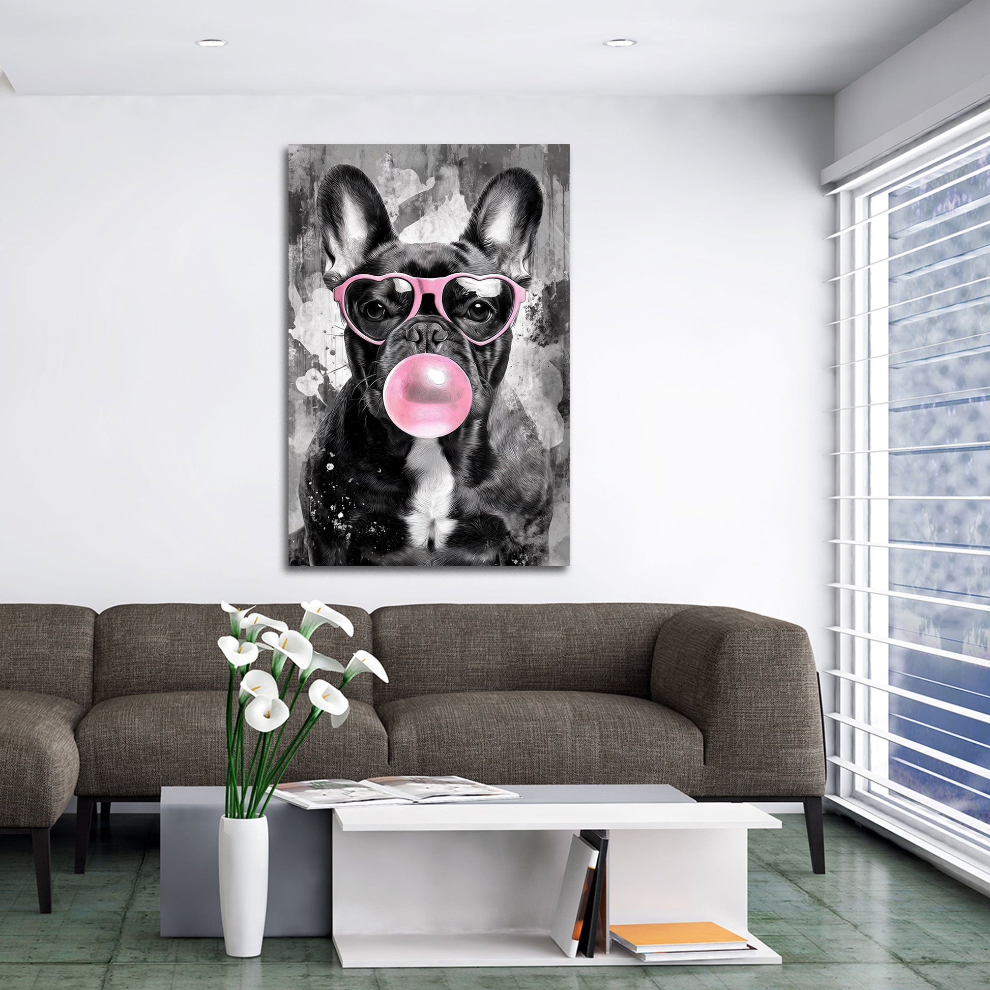 Bulldogge mit Herzbrille und rosa Kaugummiblase Wandbild