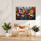 Blumen Wandbild in bunten Farben über dem Sofa im Wohnzimmer