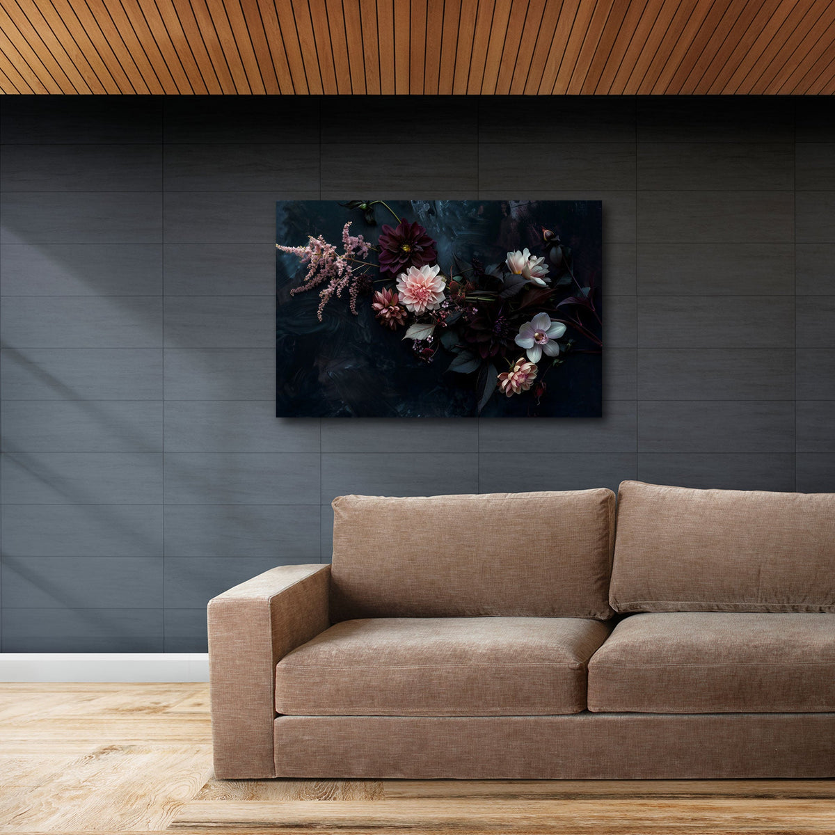 Elegantes Blumen Wandbild im Querformat über dem Sofa