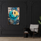 Detailansicht Street Art Wandbild mit Farbtropfen und Plakatresten