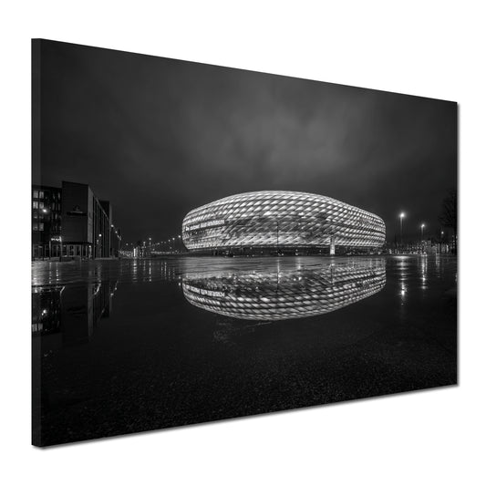 Fußballarena München bei Nacht schwarz weiß Wandbild
