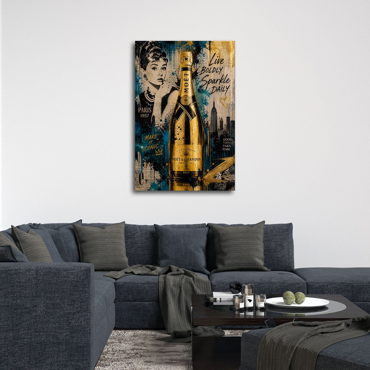 Luxus Wandbild in Gold und Petrol im Hochformat im Wohnraum