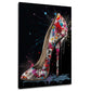 High Heel mit bunten Farbspritzern auf schwarzem Grund – Wandbild im Hochformat