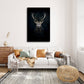 Hirsch Wandbild in Schwarz über dem Sofa im Wohnzimmer