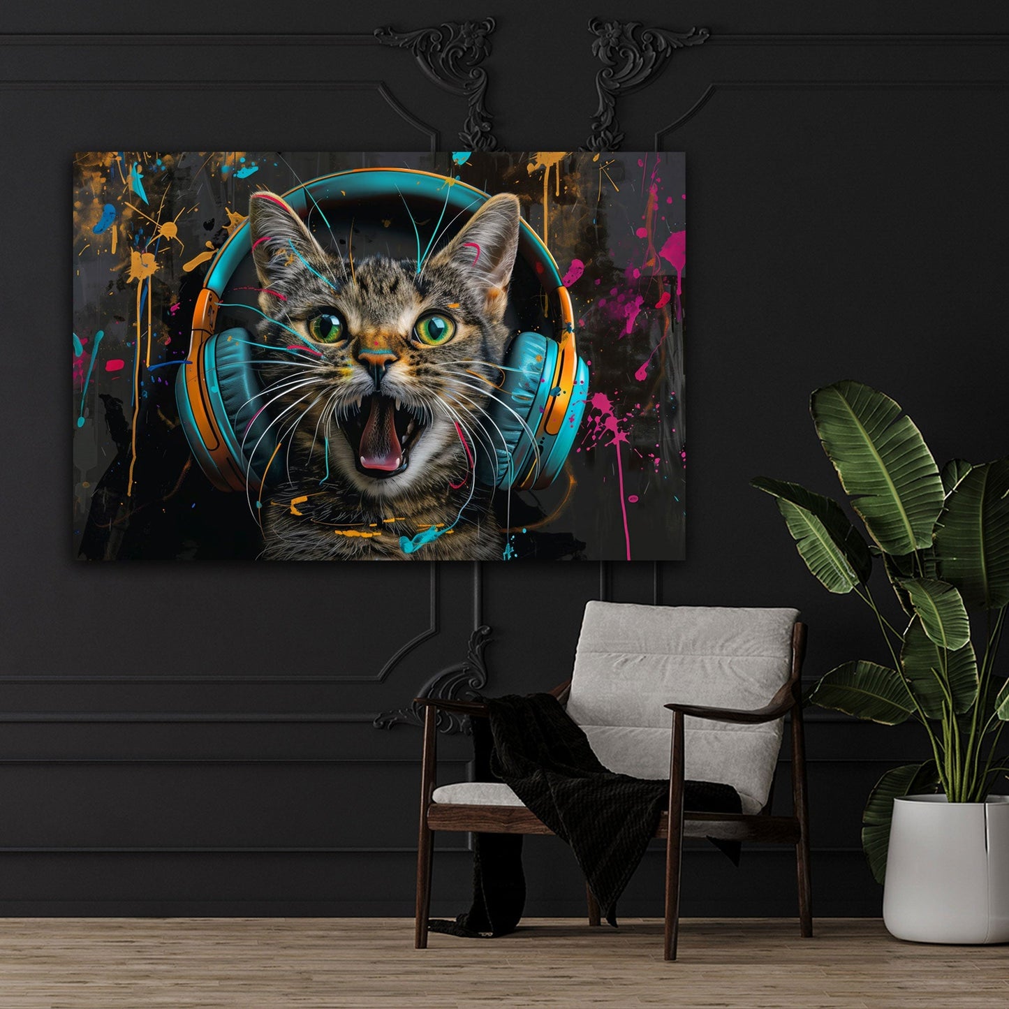Katze mit Kopfhörern als Street-Art-Wandbild über dem Sofa im Wohnzimmer