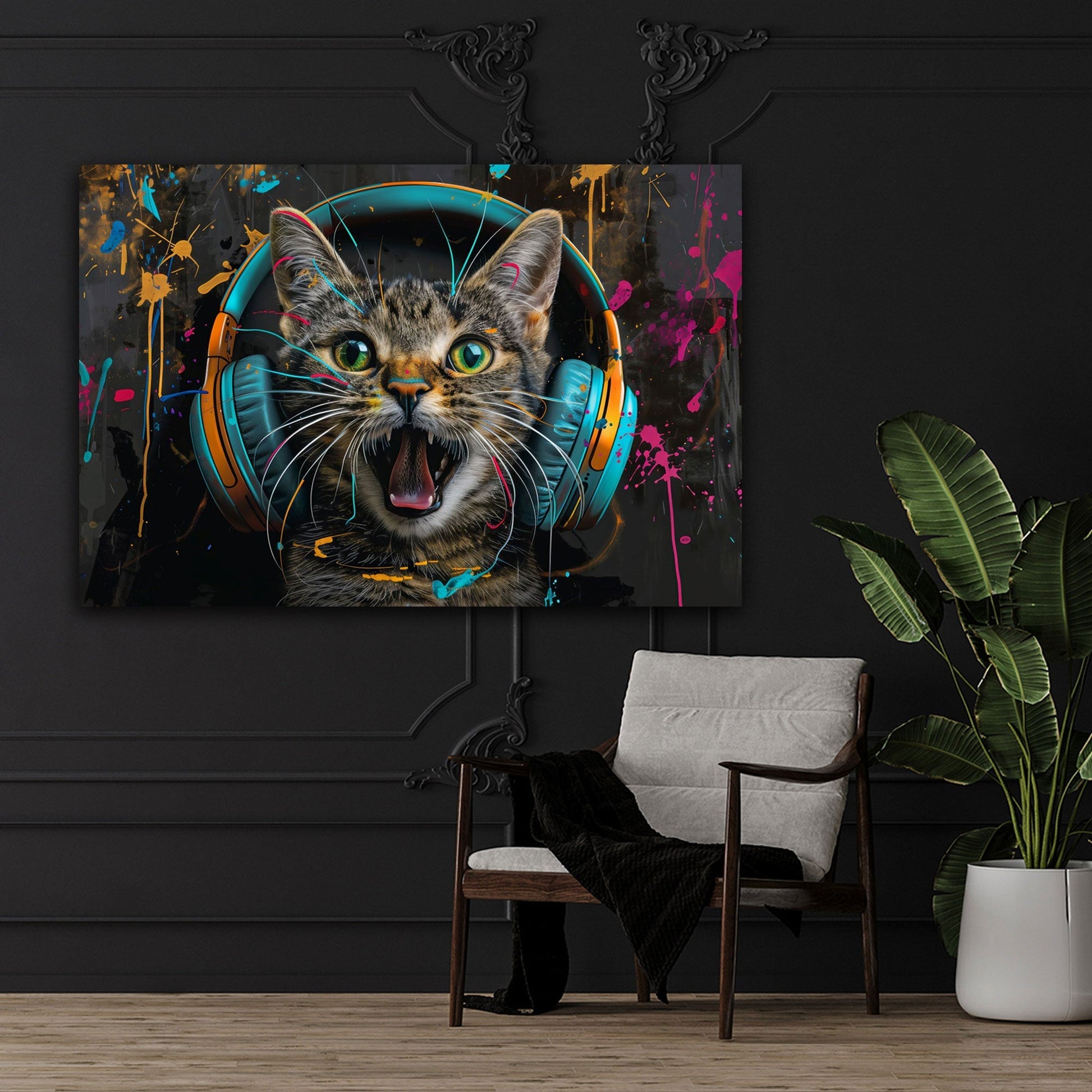 Katze mit Kopfhörern als Street-Art-Wandbild über dem Sofa im Wohnzimmer