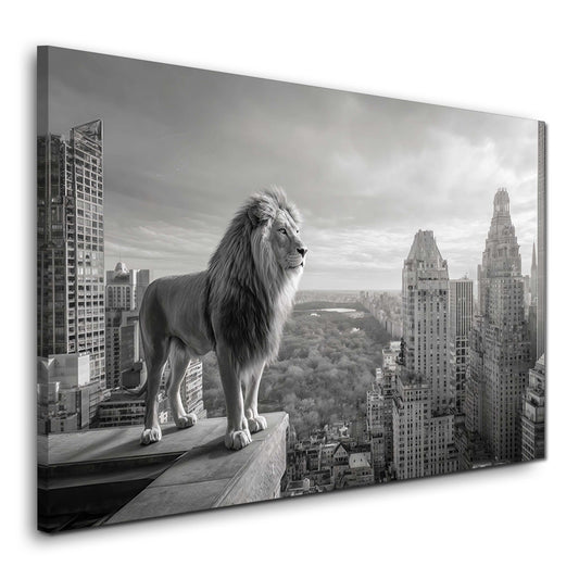 Löwe auf Wolkenkratzer über New York Schwarz-Weiß Wandbild