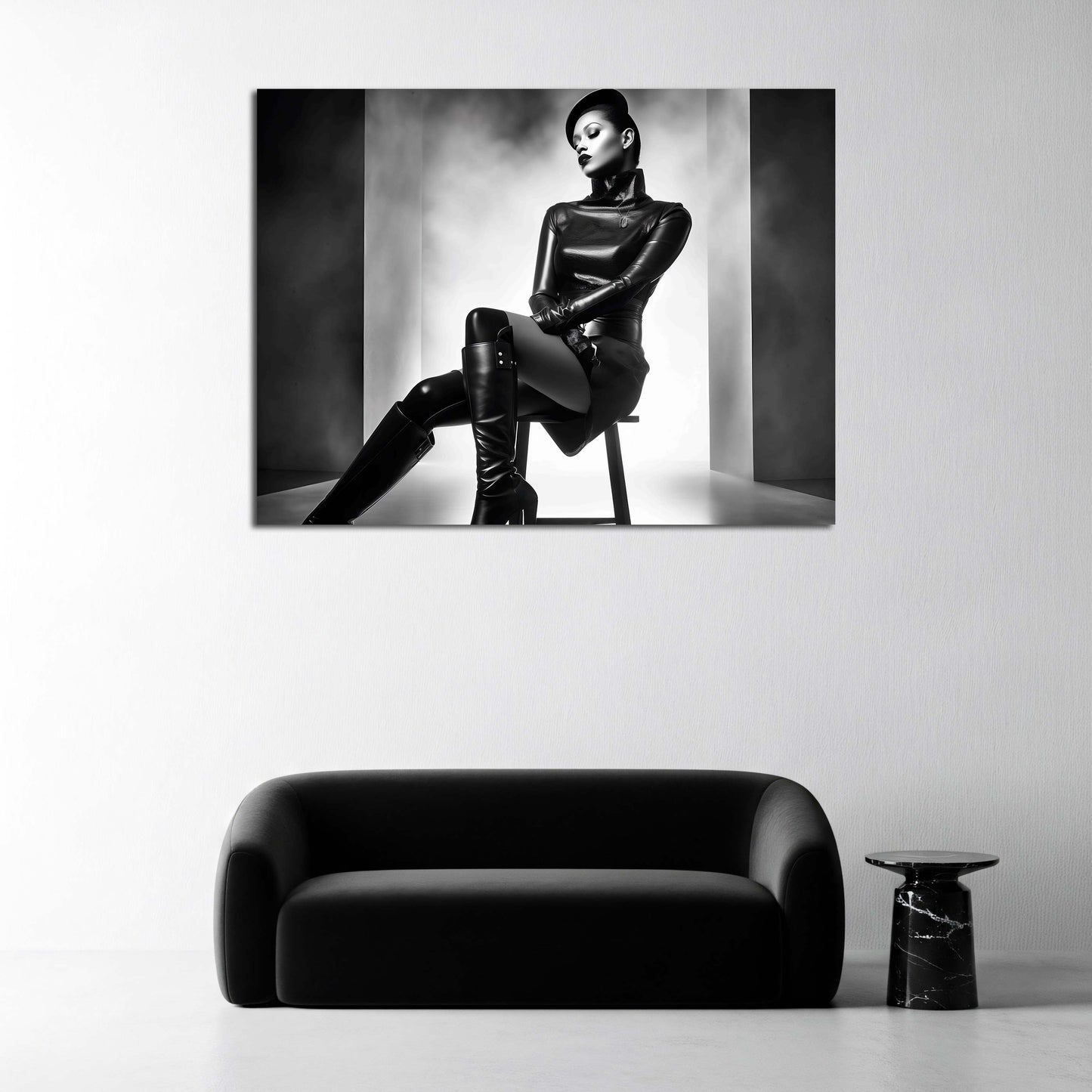 Model auf Stuhl Frau im futuristischen Studio schwarz weiß Wandbild