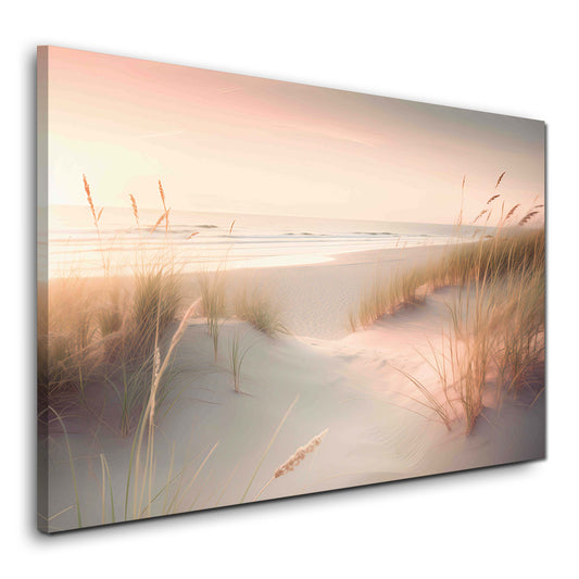 Sanfte Küstenlandschaft mit Gräsern im Abendlicht Wandbild
