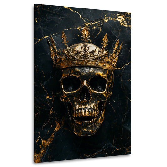 Totenkopf mit goldener Krone und Flammen auf schwarzem Marmor – Wandbild im Hochformat