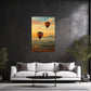 Heißluftballon Wandbild im Abendlicht über dem Sofa im Wohnzimmer