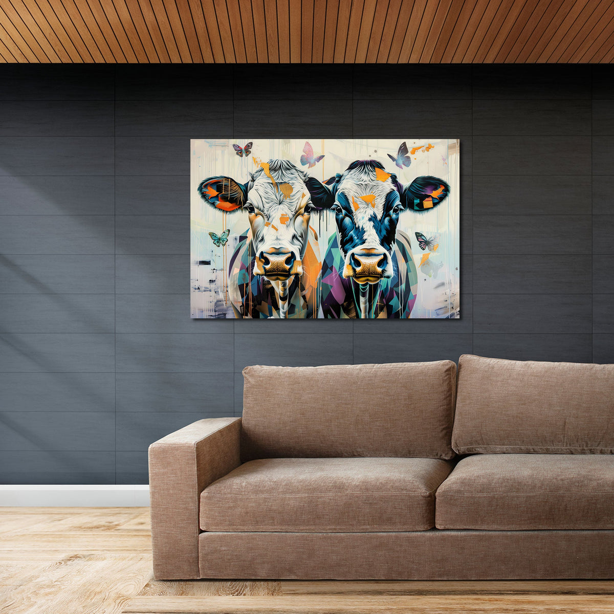 Pop-Art-Wandbild mit Kühen über dem Sofa im Wohnzimmer